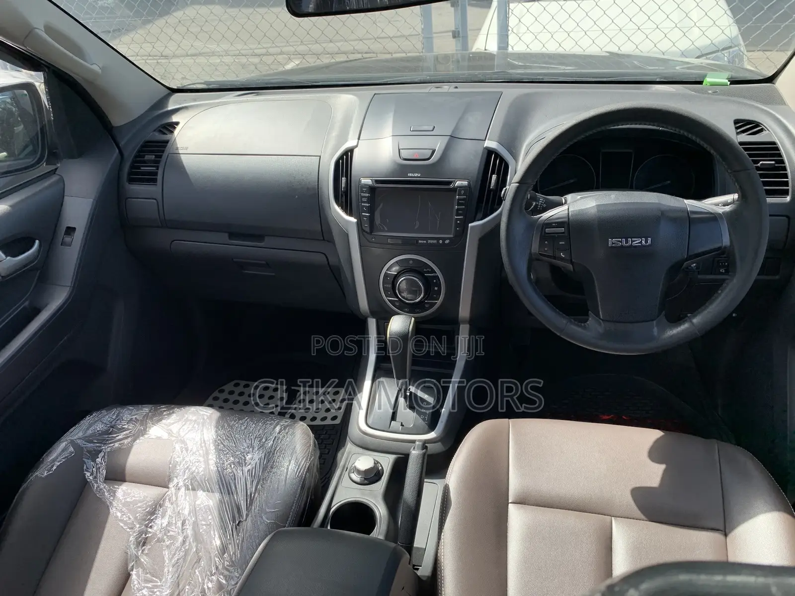 Isuzu D-MAX 2015 Black