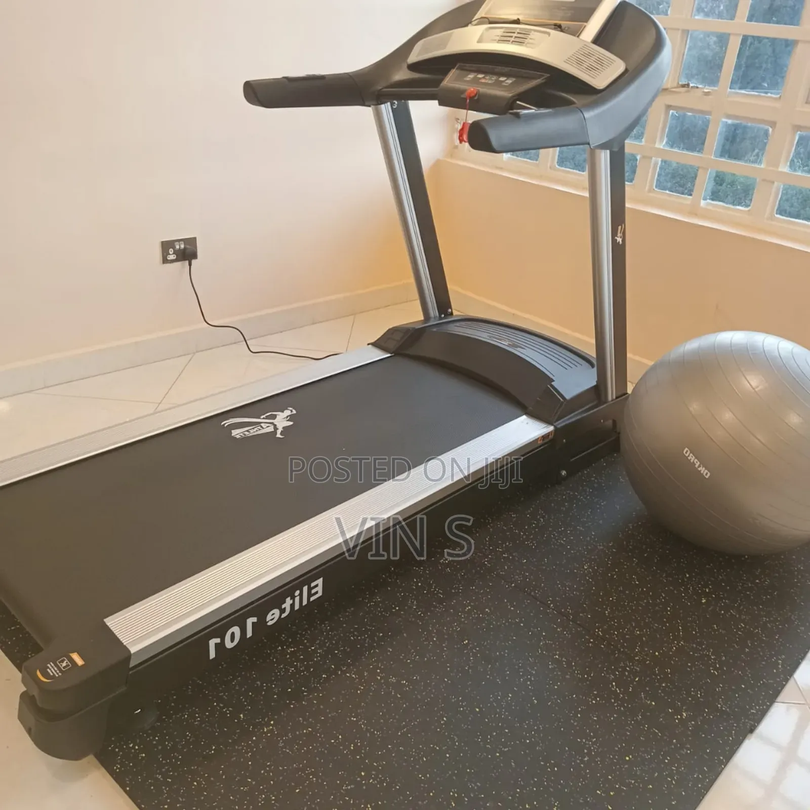 Commercial Treadmills) Còmmercial Treadmîlls; Treădmills#