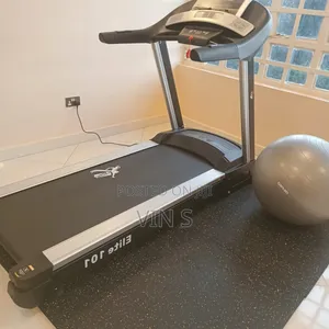 Commercial Treadmills) Còmmercial Treadmîlls; Treădmills#