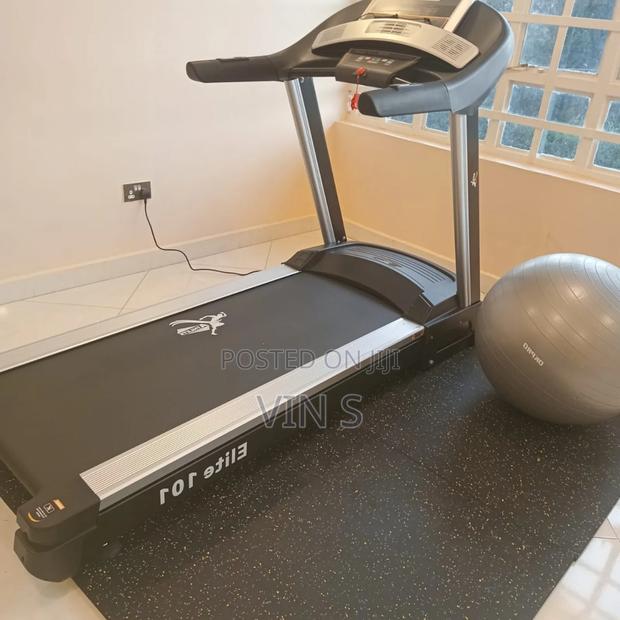 Commercial Treadmills) Còmmercial Treadmîlls; Treădmills#