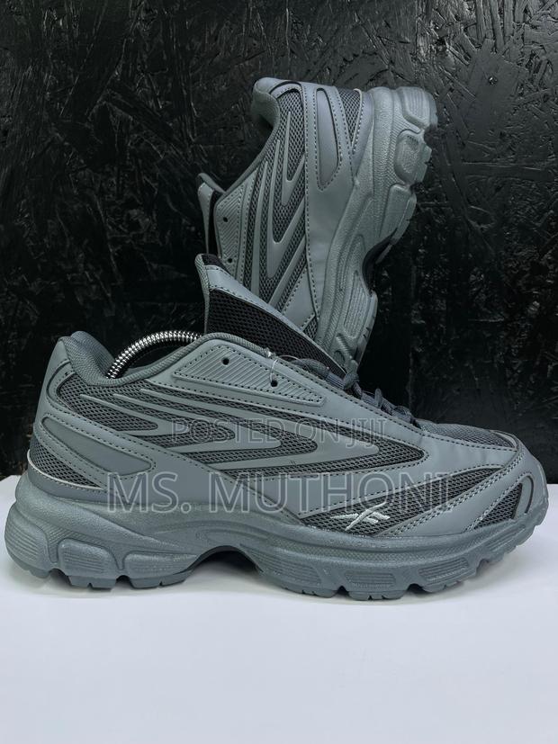 Reebok Premier* *_Size : 40-45_*