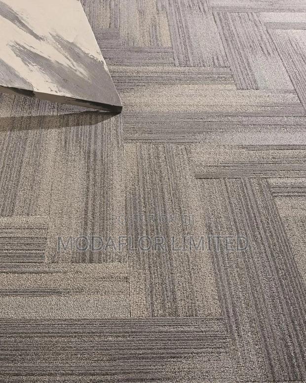 Sustainable Carpet Tiles Plank – Eco-Friendly Option - main view