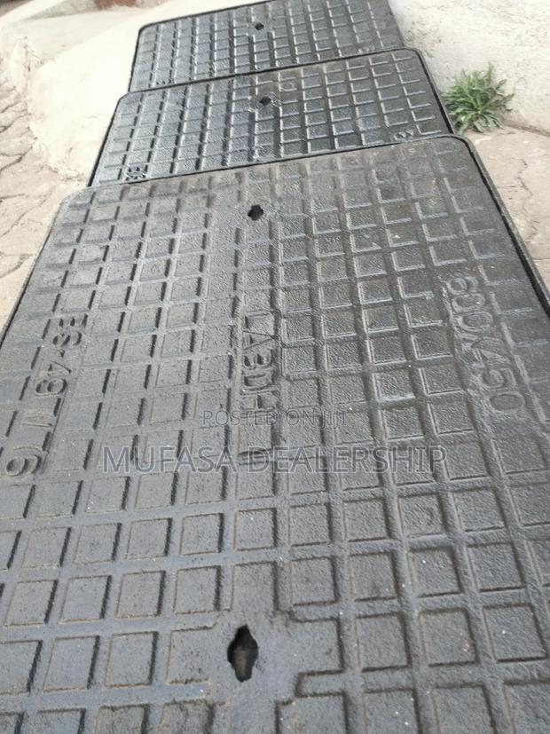 Heavy Duty Cast Iron Manhole Covers - thumbnail 3