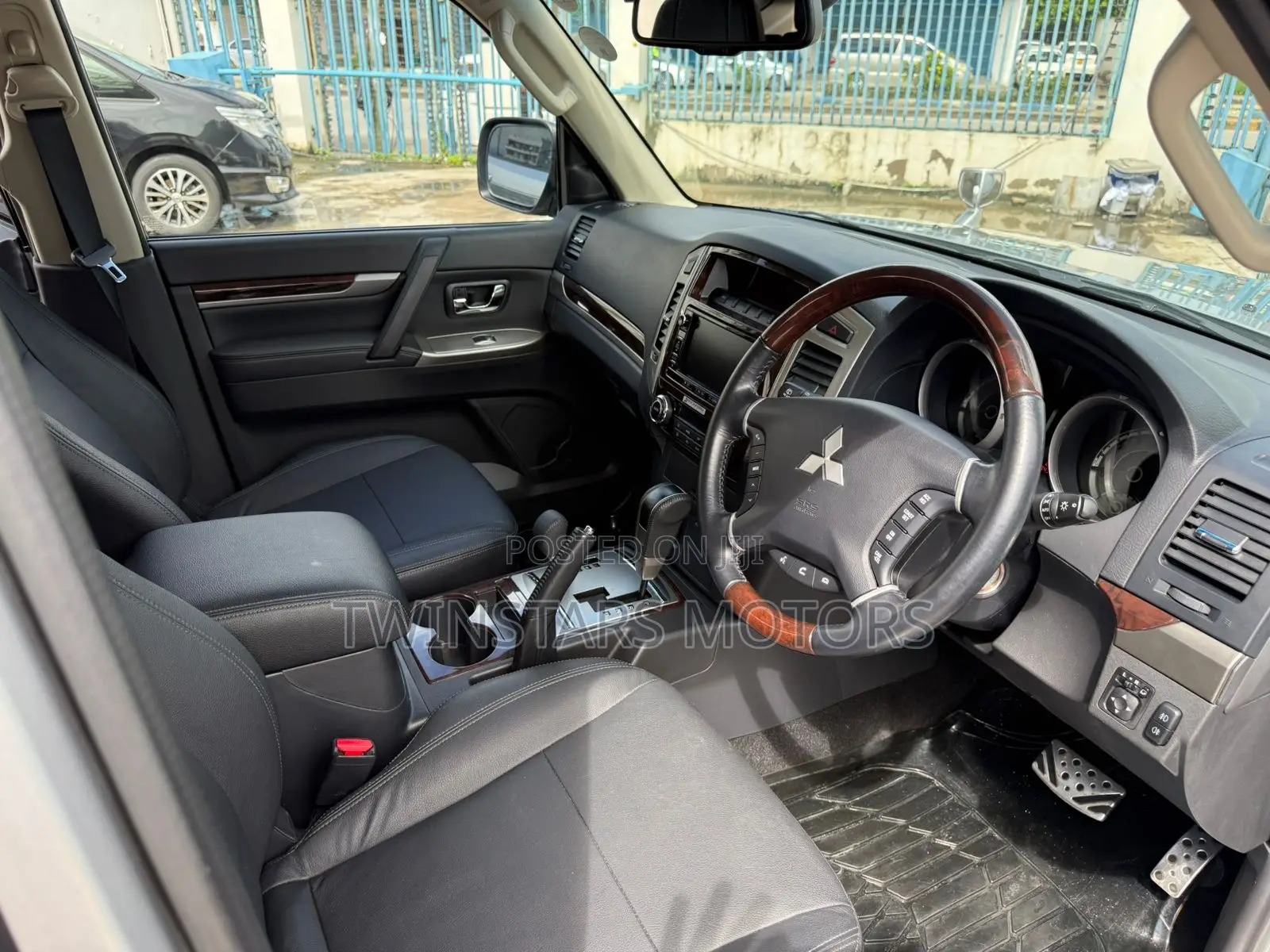 Mitsubishi Pajero V90 3.2 DI-D GLS/GLX 2018 Silver