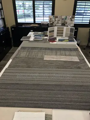 Moisture-Tolerant Carpet Tiles Plank for Busy Areas