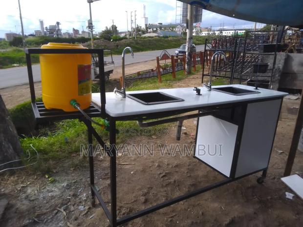 Lab Table With Sinks