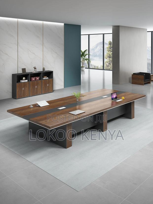 Office Desk: 3m Leadership Conference Table
