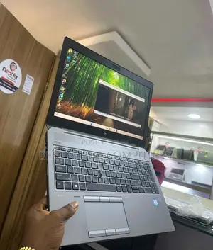 Laptop HP ZBook 15u G5 16GB Intel Core i7 SSD 512GB