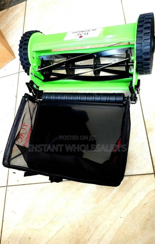 Reliable Tiluc Manual Lawn Mower - main view