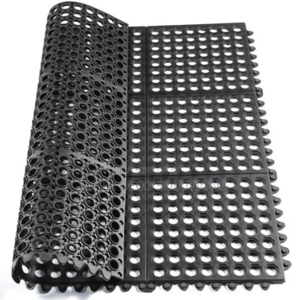 Clear Non-Slip Bathtub Mat for Minimalist Bathrooms - main view