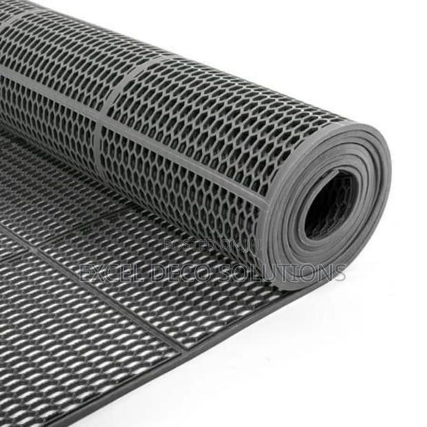 Budget-Friendly Non-Slip Bathroom Mat - main view