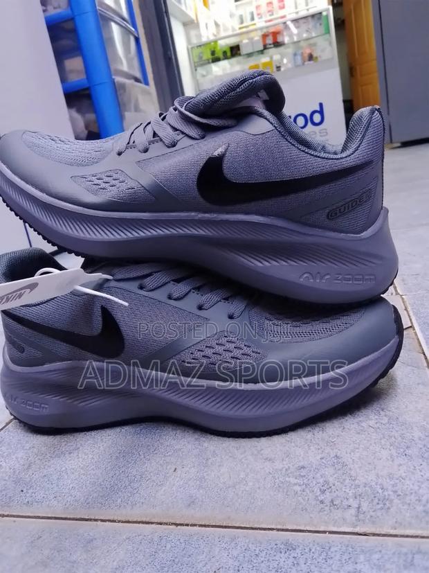 Air Zoom Sport Shoes - thumbnail 2