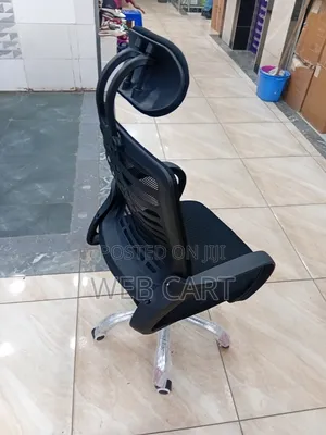 Assembled Executive Desk Chair With Adjustable Headrest