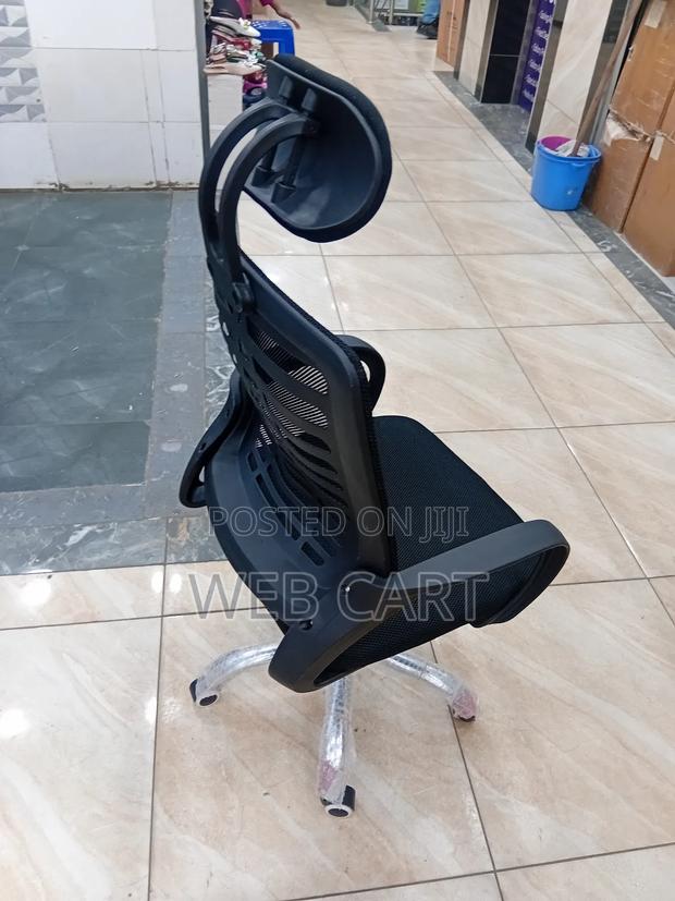 Assembled Executive Desk Chair With Adjustable Headrest