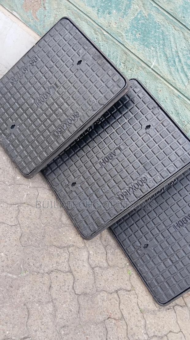 Light Duty Cast Iron Manhole Cover - thumbnail 2