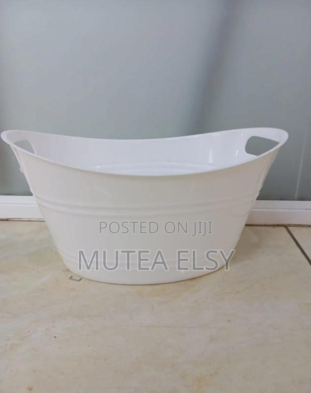 Large Capacity White Ice Baucket - main view