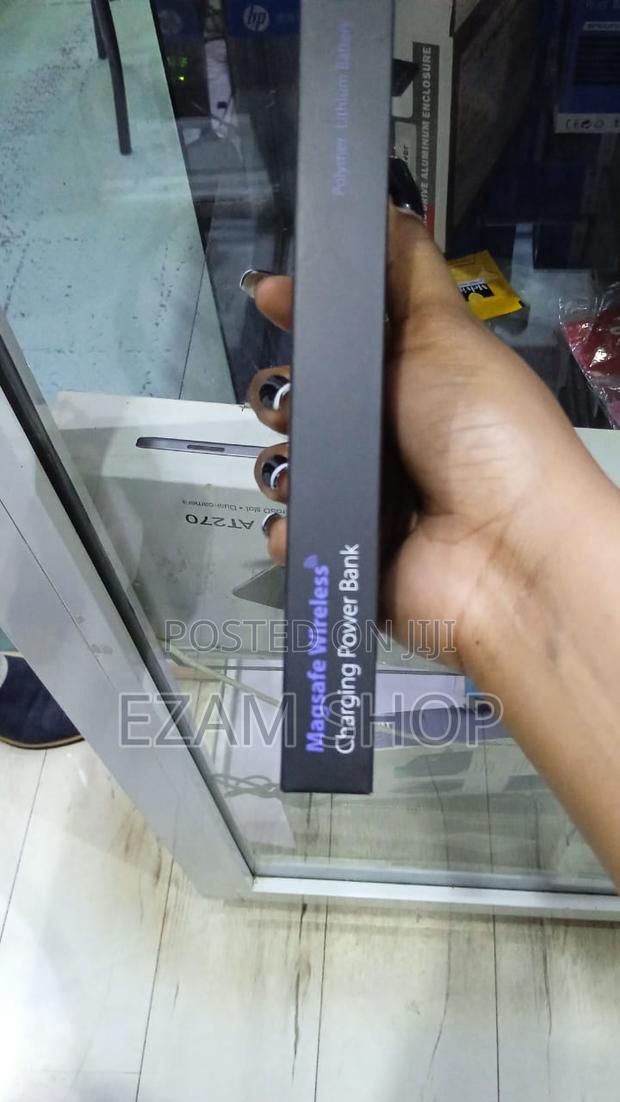 Crown Magsafe Wireless Charging Power Bank - thumbnail 2