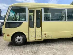 Mitsubishi Fuso Rosa 2018 Yellow