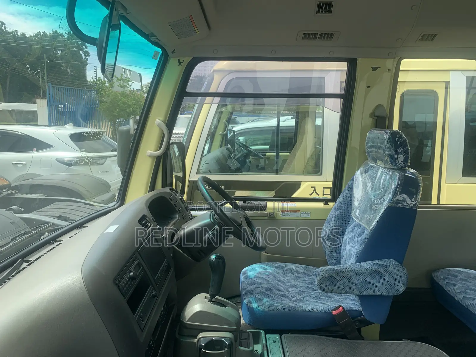 Mitsubishi Fuso Rosa 2018 Yellow