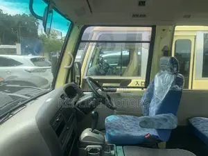 Mitsubishi Fuso Rosa 2018 Yellow