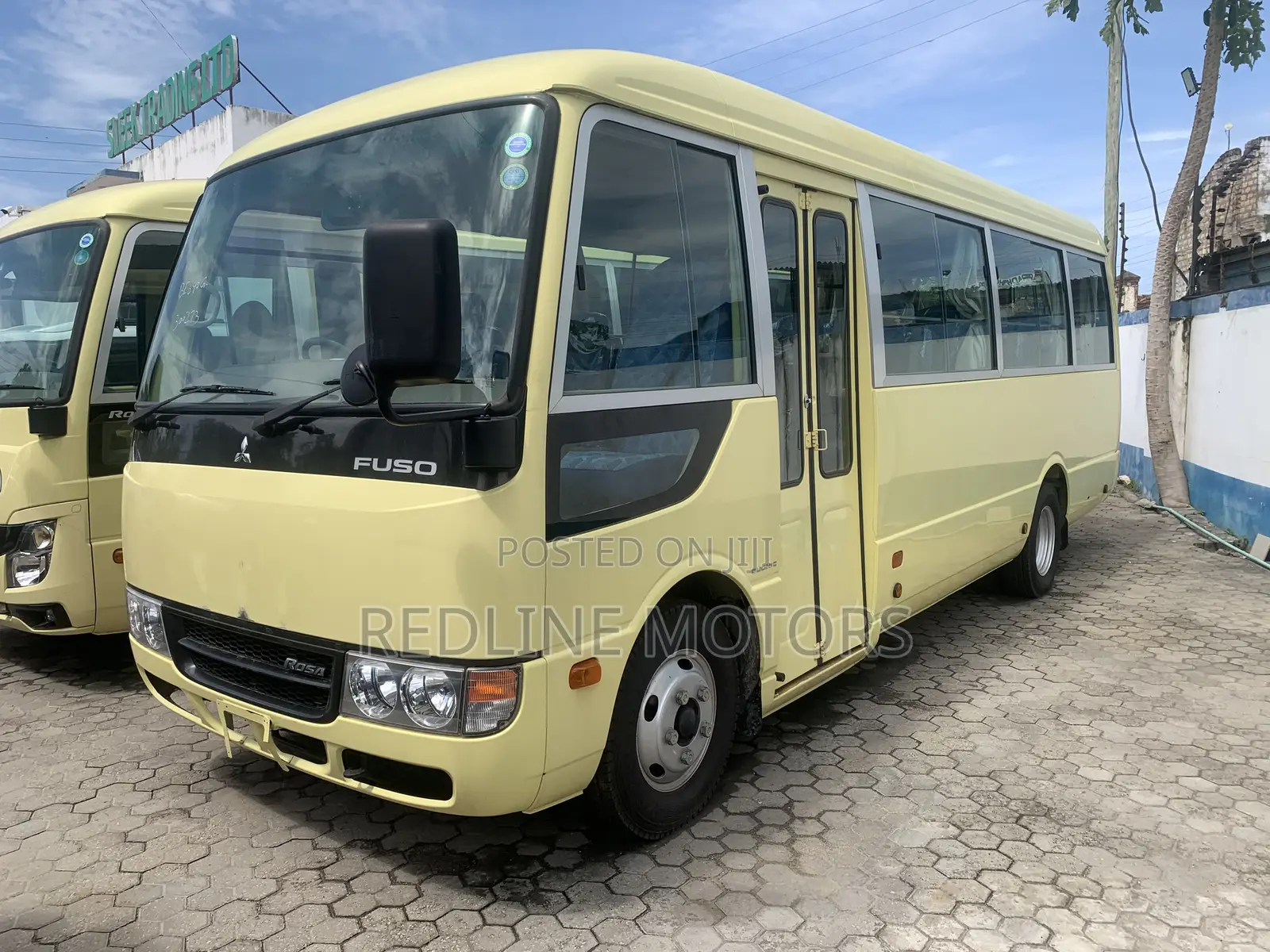 Mitsubishi Fuso Rosa 2018 Yellow