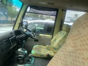Mitsubishi Fuso Rosa 2019 Yellow