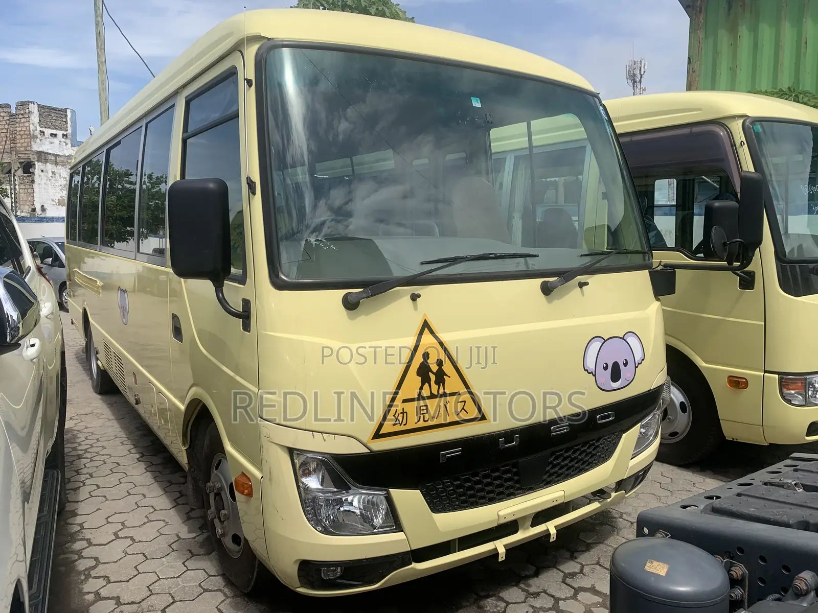 Mitsubishi Fuso Rosa 2019 Yellow