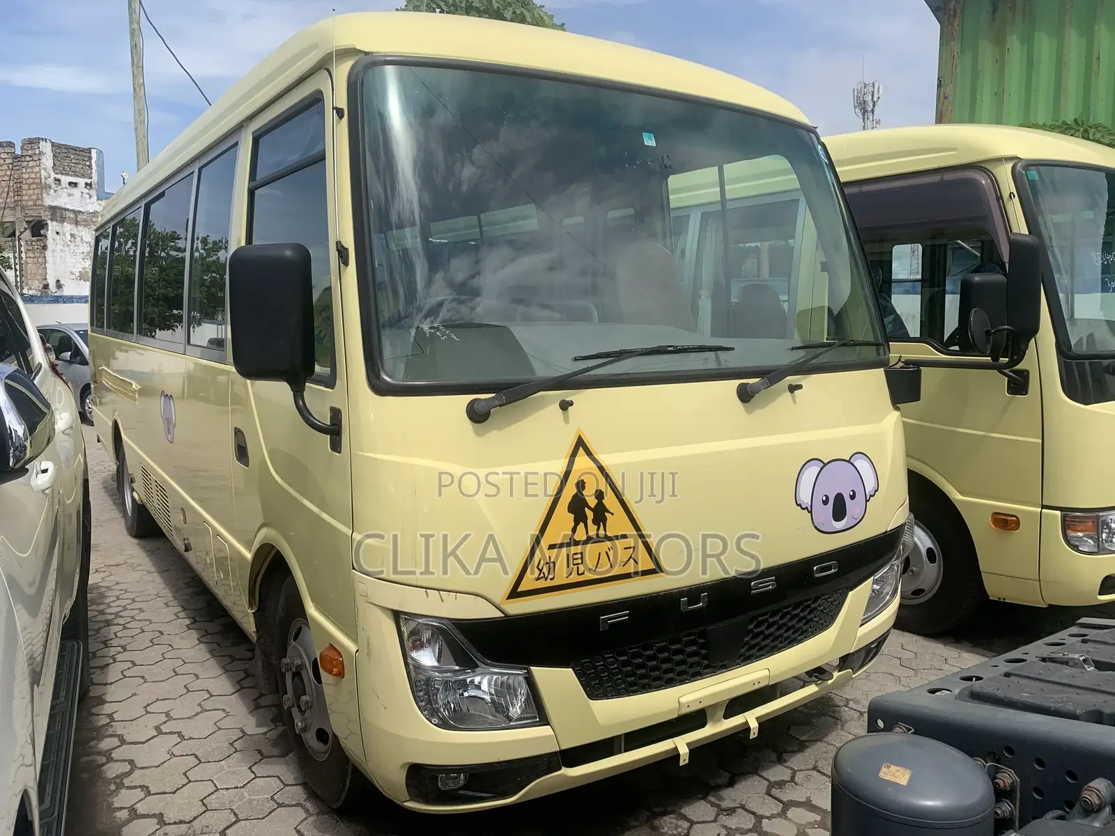 Mitsubishi Fuso Rosa 2019 Yellow