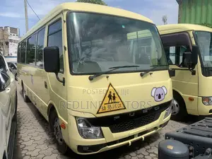 Mitsubishi Fuso Rosa 2019 Yellow