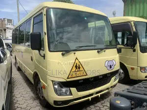 Mitsubishi Fuso Rosa 2019 Yellow