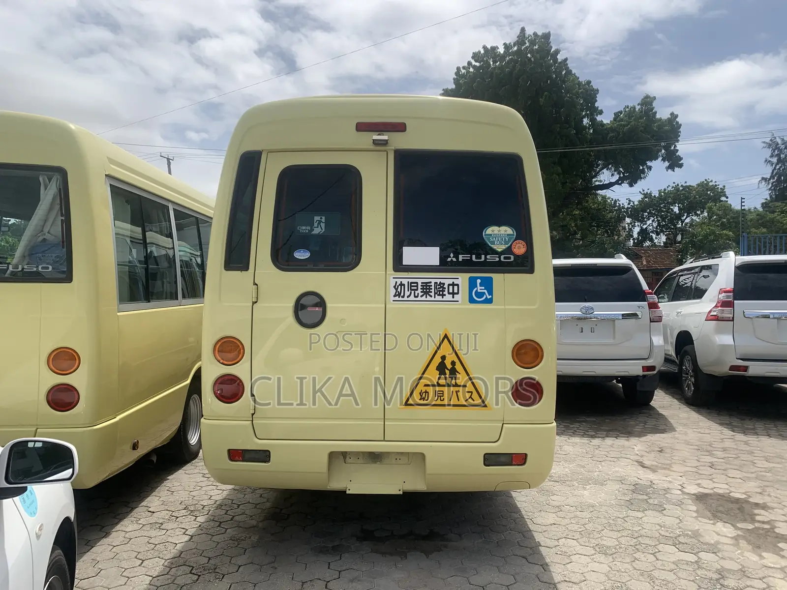 Mitsubishi Fuso Rosa 2019 Yellow