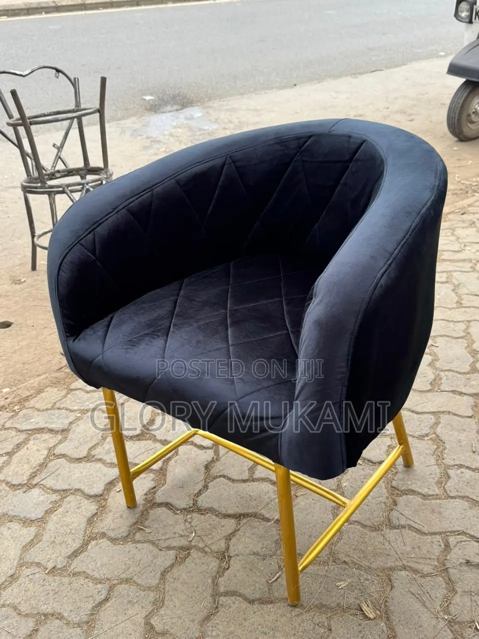 Black Velvet Manicure Styling Seat