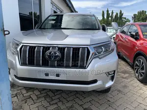 Toyota Land Cruiser Prado 2.8 2018 Silver