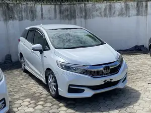Honda Fit Shuttle 2018 White