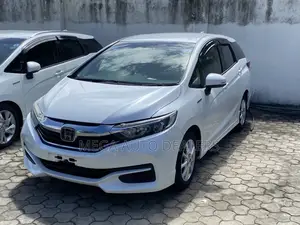 Honda Fit Shuttle 2018 White