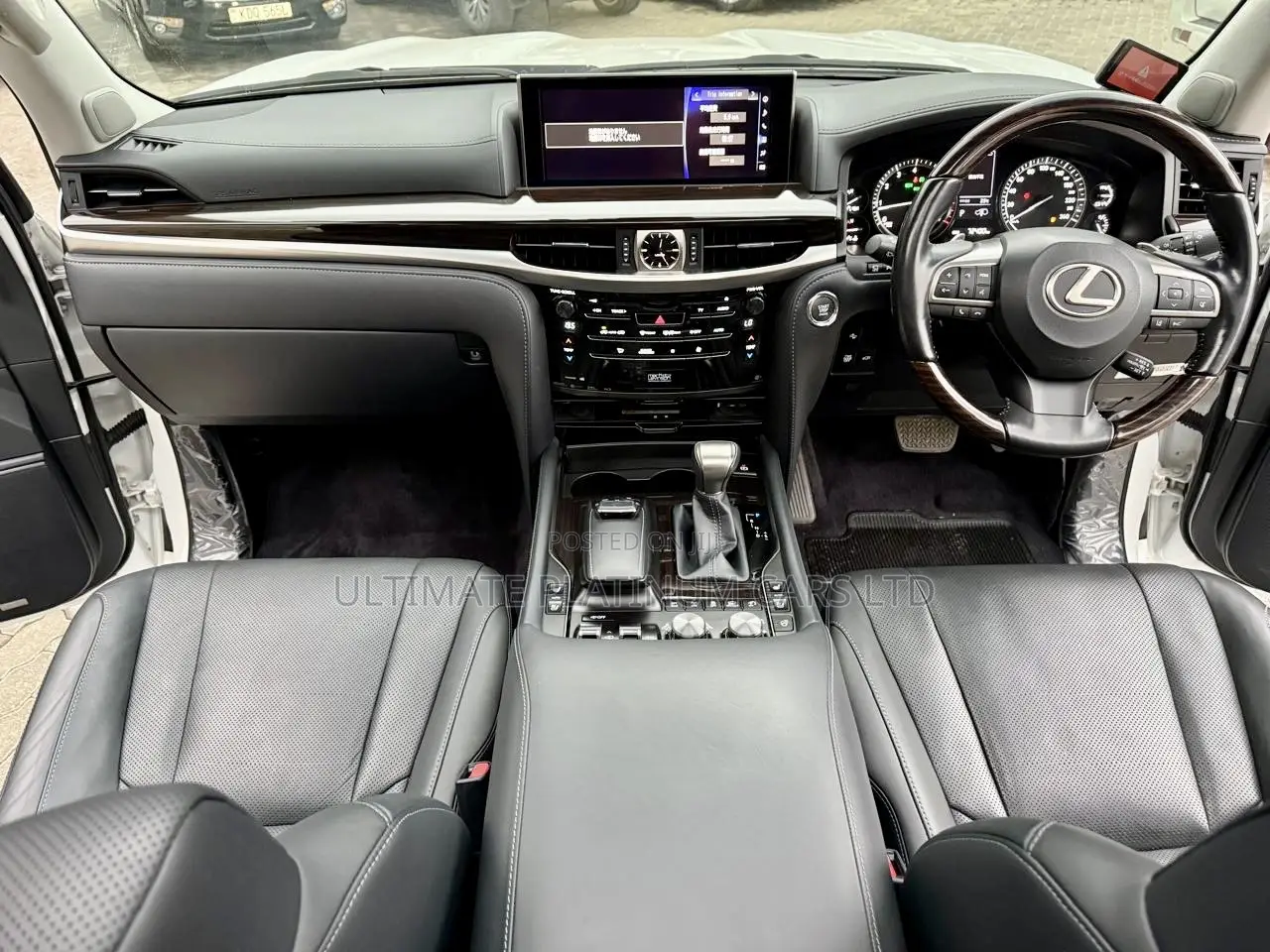 Lexus LX 570 (5 seats) AWD 2018 White