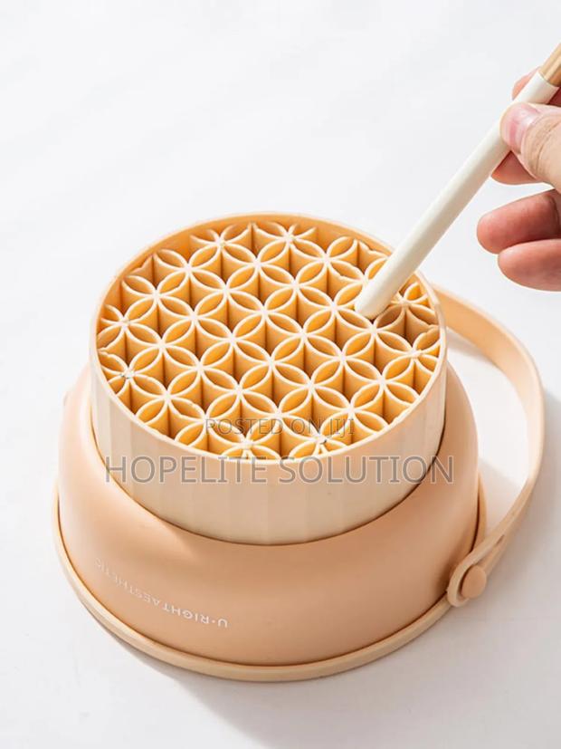 Silicon Make Up Cleaning Brush Bowl - thumbnail 3