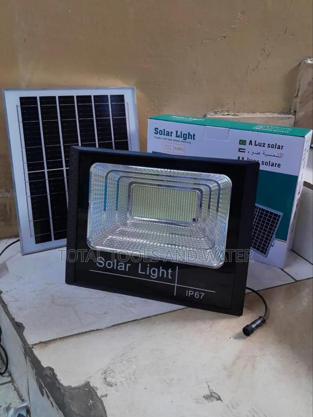 Auto Solar Flood Light 300w With Inbuilt Battery - main view