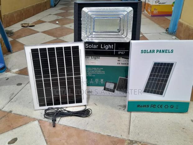 Solar Flood Light 300w With High Temparature Suitability