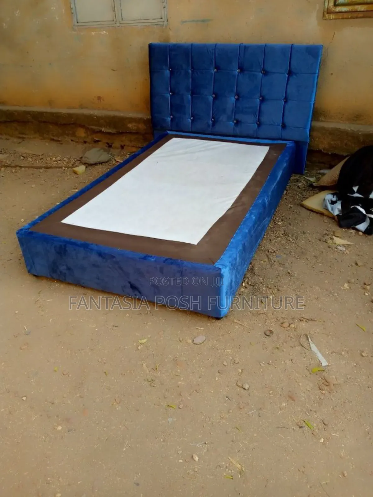 Simple Velvet Bed Frame With Button Detailing (S )5 × 6