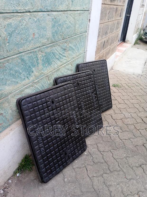 Heavy Duty 450 By 600 Manhole Cover - thumbnail 2