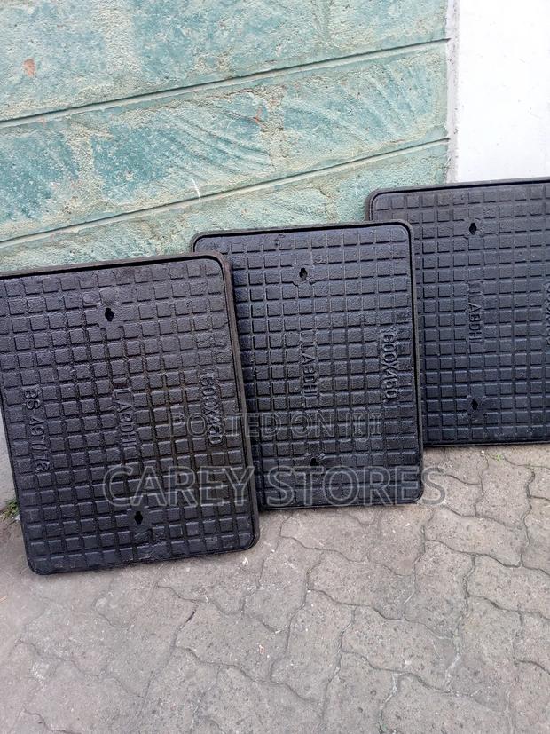 Heavy Duty 450 By 600 Manhole Cover - thumbnail 3