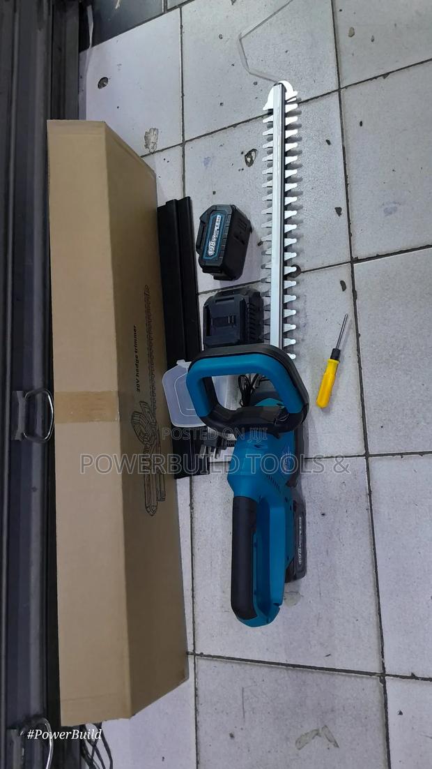Makita Cordless Hedge Trimmer - thumbnail 2