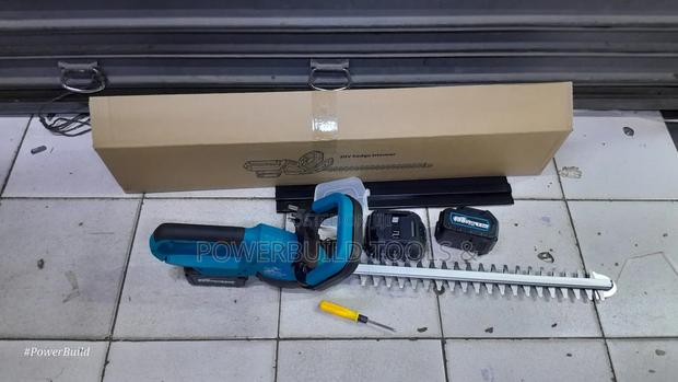 Makita Cordless Hedge Trimmer - thumbnail 4