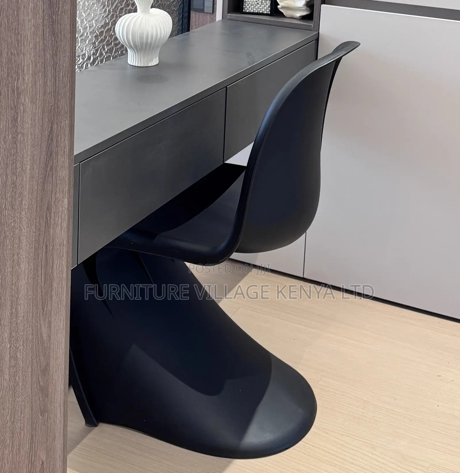 Dining Chair:Armless Plastic Black Outdoor Dining Area Stool