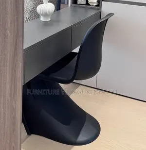 Dining Chair:Armless Plastic Black Outdoor Dining Area Stool