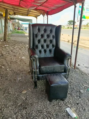 1 Pedicure Seat and a Pouf, Black Leather 