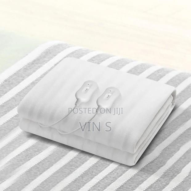 Electric Blankets" Elėctric Blankėts/ Electríc Blãnkets)