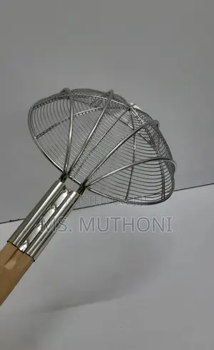 *Round Stainless Steel Strainer With Wooden Handle