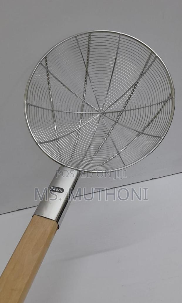 *Round Stainless Steel Strainer With Wooden Handle